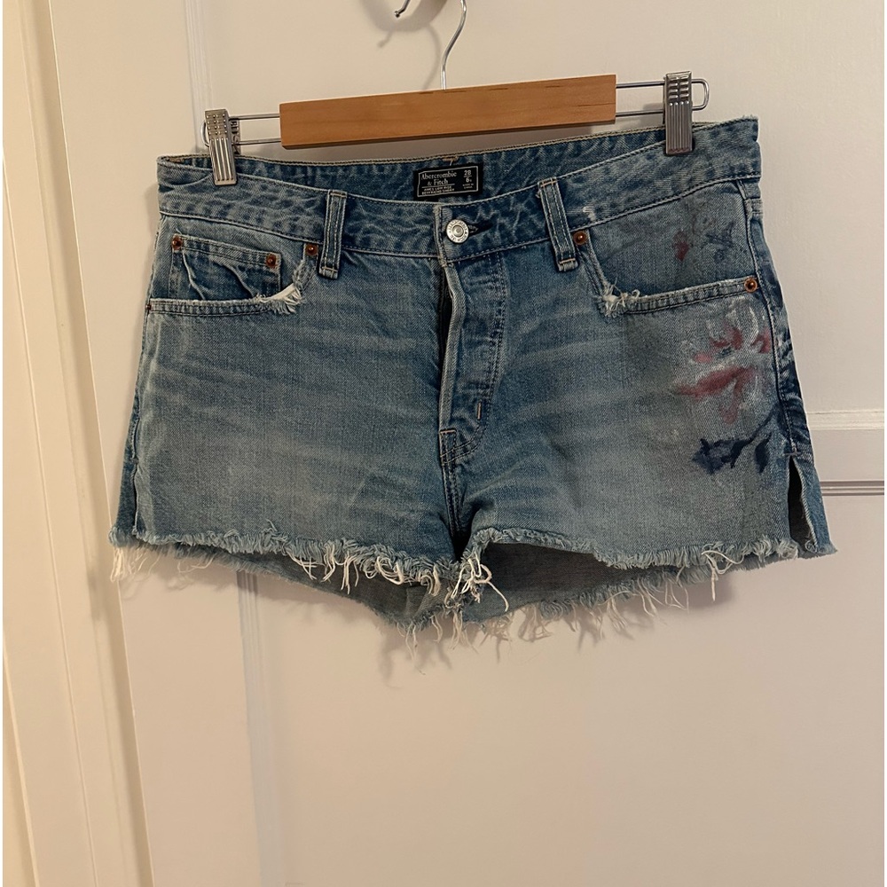 Abercrombie flower design shorts size 28